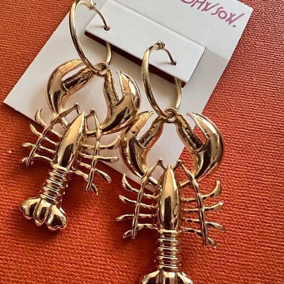 🦞 Betsey Johnson shiny goldtone lobster dangle earrings 🦞 - Picture 1 of 7
